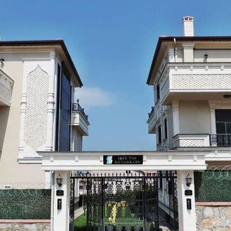 Yalova/Çiftlikköy İkiz Taş Konakları