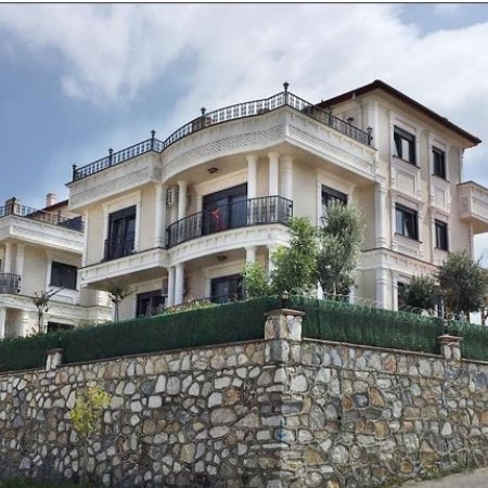 Yalova/Çiftlikköy İkiz Taş Konakları